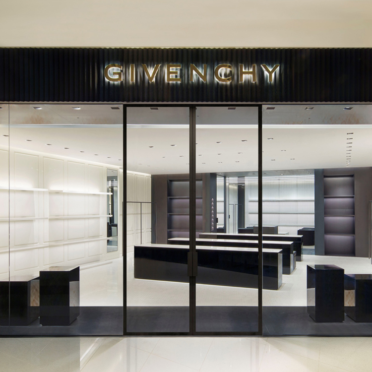 GIVENCHY