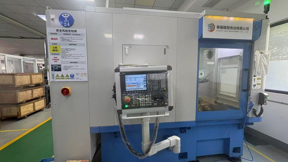YK3610IV CNC horizontal gear hobbing machine