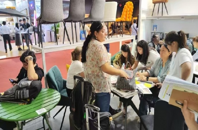 ¡Discuta los detalles y regístrese en el sitio!