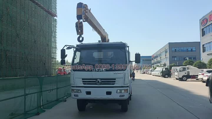 dump truck with crane