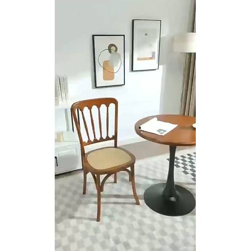 Обеденный стул из массива дерева