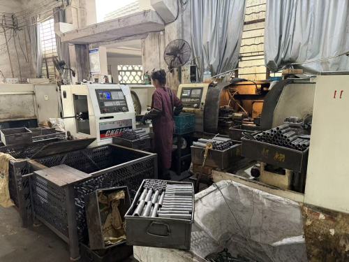 تكشف شركة Guangqi Industry عن أداة الضاغط النابض ذات الصمام الأسود المتقدمة لإصلاح المحرك