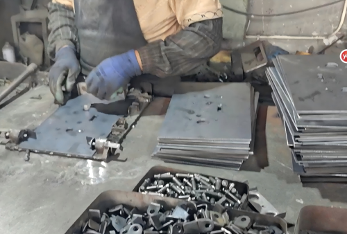 Somos uma fábrica de segurança de fonte direta especializada em cofres de segurança OEM e ODM, cofres domésticos, cofres à prova de fogo e cofres para armas.