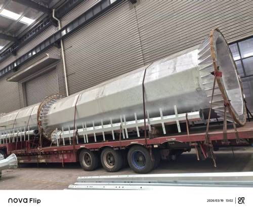 Μεγάλοι ηλεκτρικοί στύλοι αποστέλλονται.