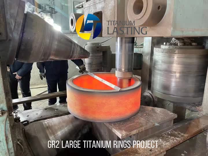 Proyecto de anillos de titanio grande GR2 para su envío