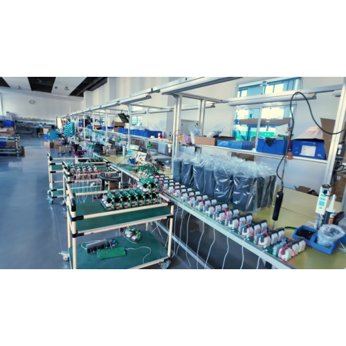 À l'intérieur d'un atelier de production d'alimentations laser