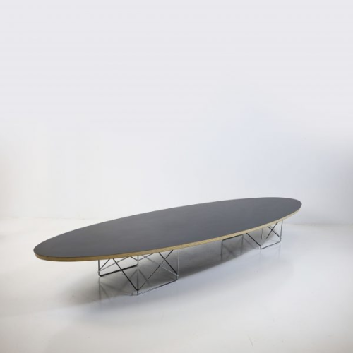 Kunstwerk eines modernen Zuhauses - Metall -Basis -Kaffeetisch