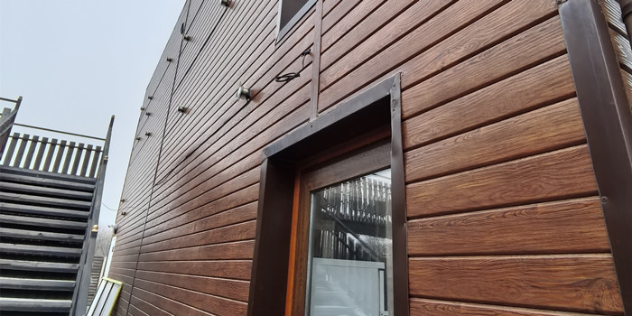 ¿Es el acero recubierto de aluminio y zinc un sustrato adecuado para láminas de acero recubiertas de color con un acabado de veta de madera 3D?