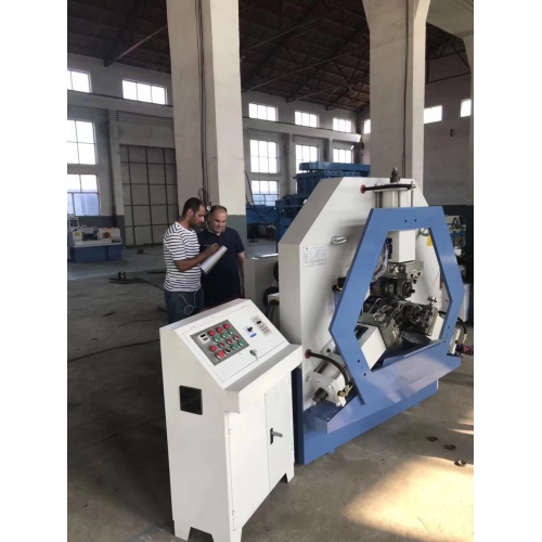 Pipe thread rolling machine