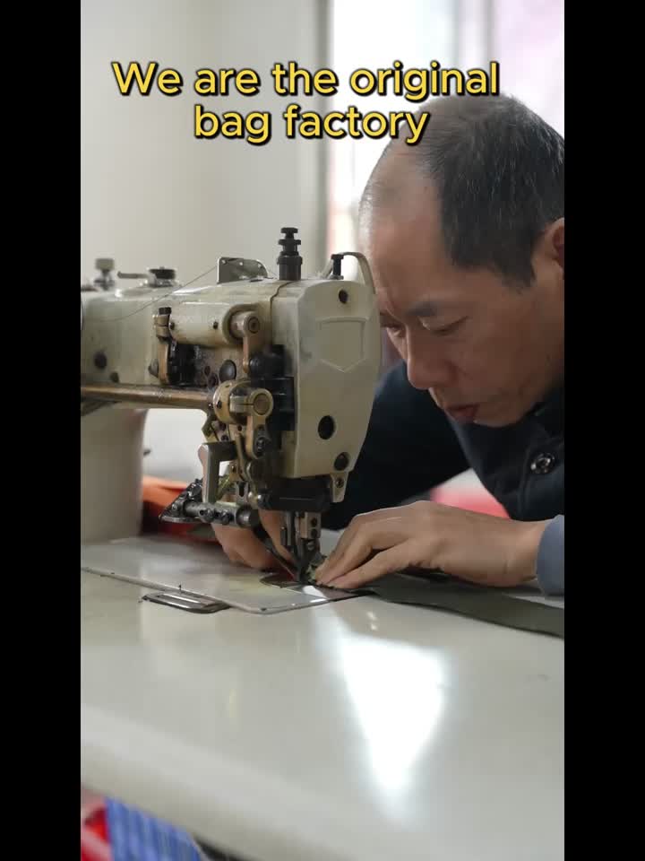 Процесс производства сумок для спортивных ракеток