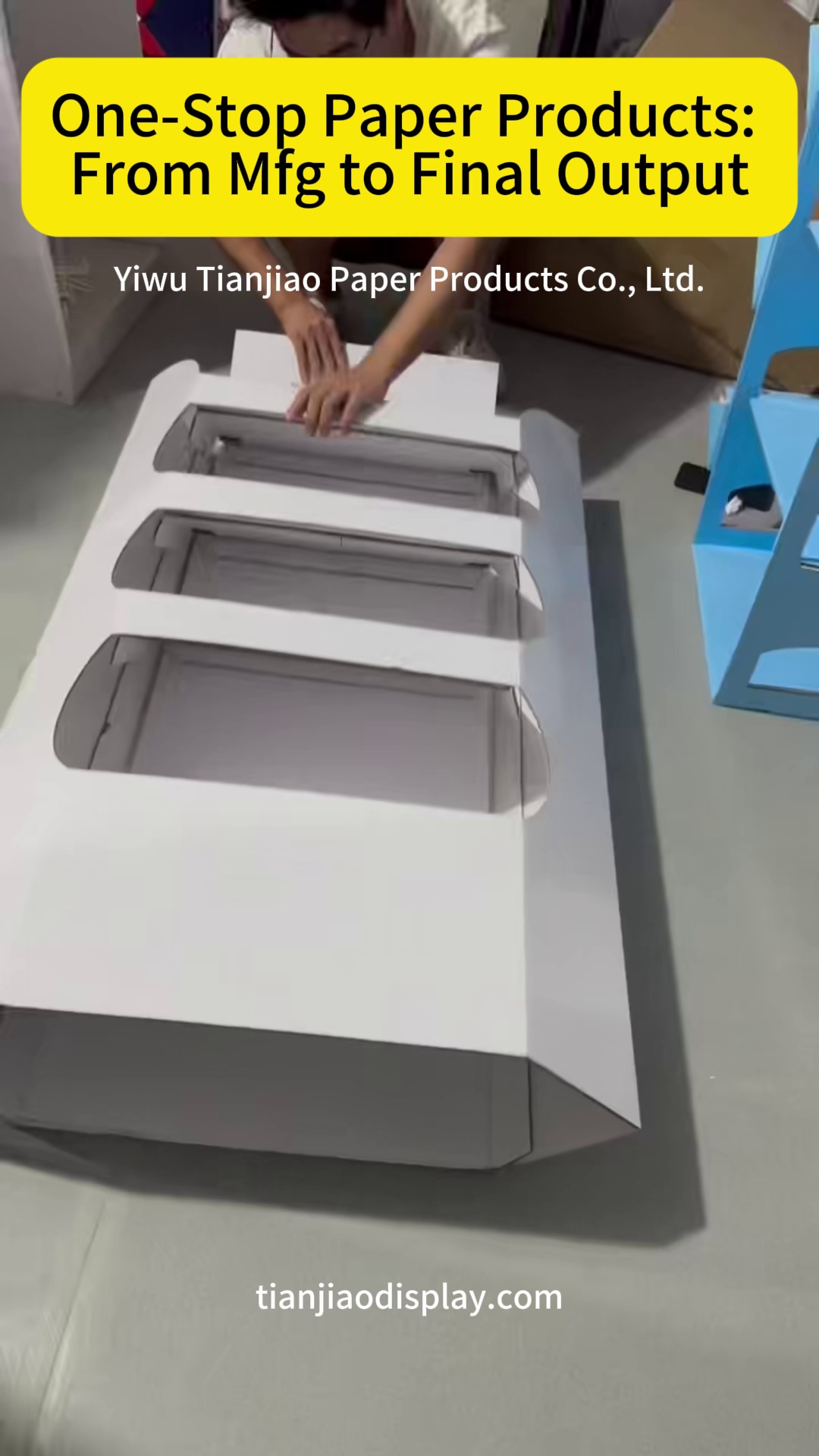 Expositores personalizados de varios niveles que maximizan el espacio limitado en el mostrador y en el piso de venta minorista