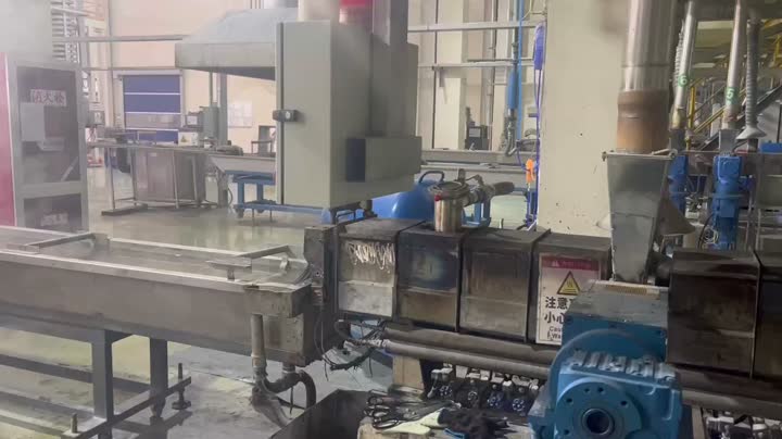 Інжынерная пластыкавая лінія вытворчай лініі