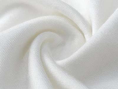 Design orientado por IA e renascimento artesanal redefinem a nova lógica estética e comercial da moda global