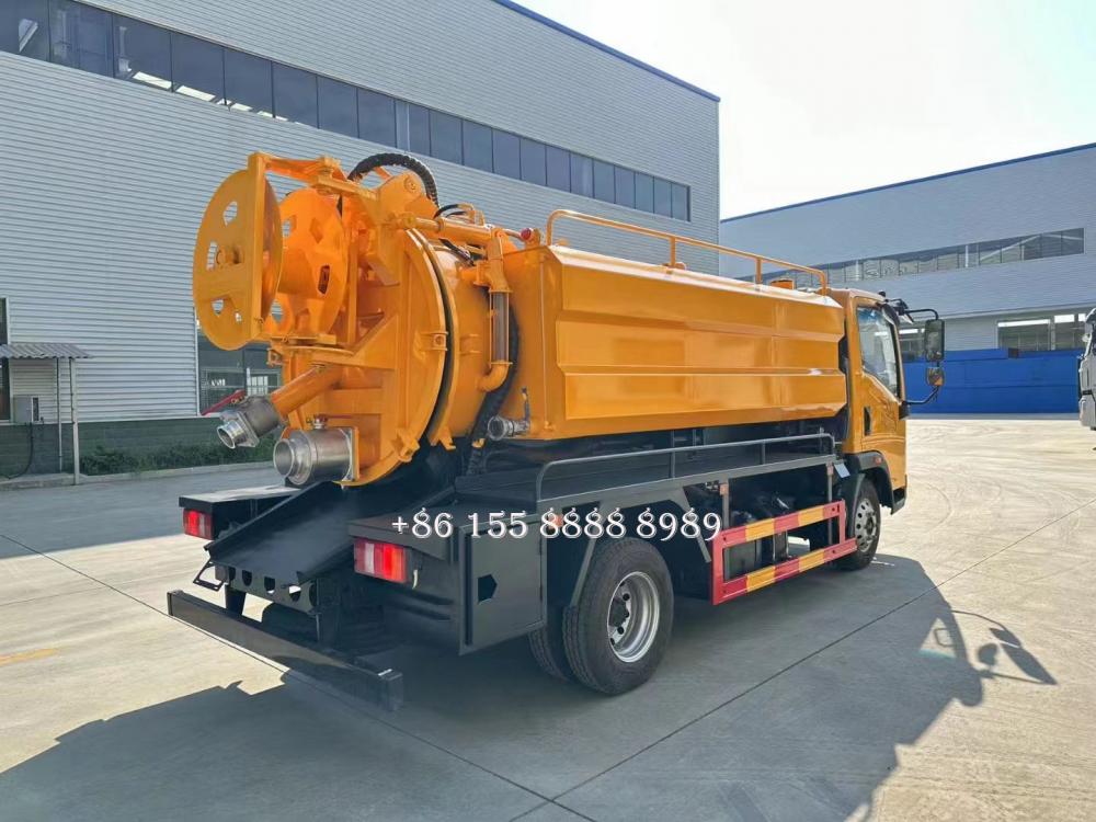 Cleaning Suction Truck 7 Jpg