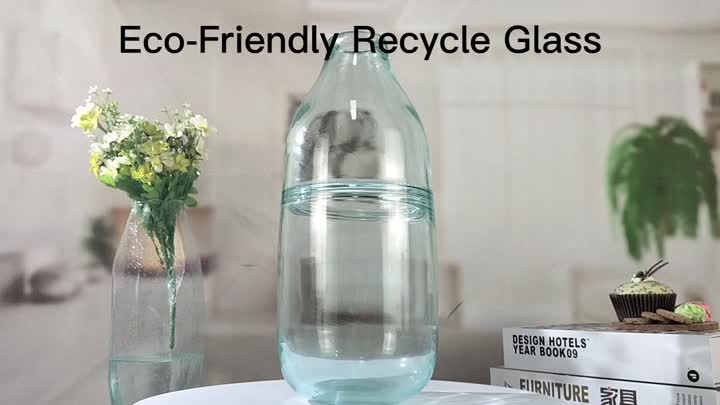 Zielone wazony szklane z recyklingu z recyklingu