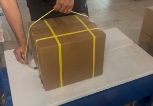 Упаковка скотчем