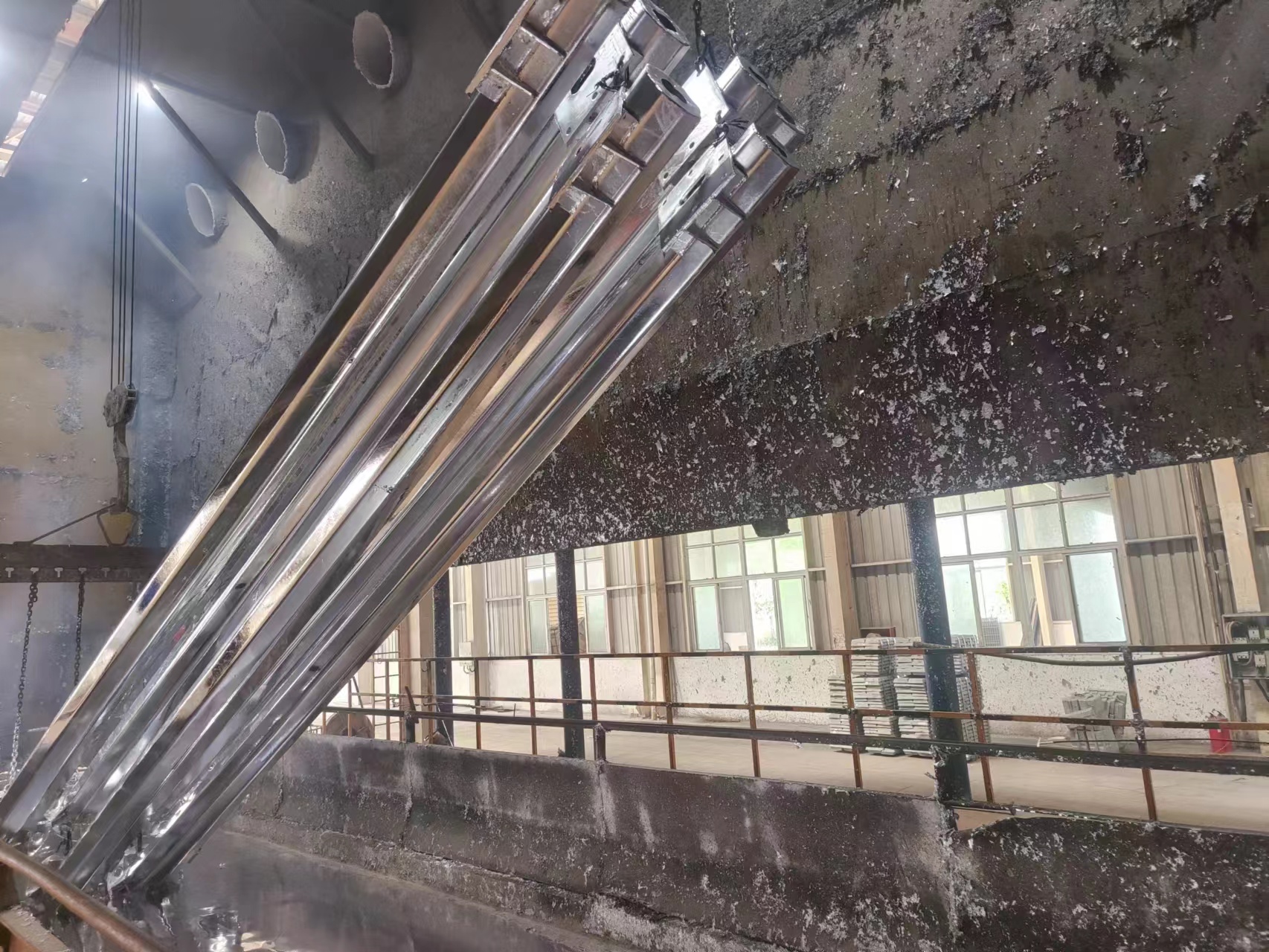 The pole after overall hot-dip galvanizing