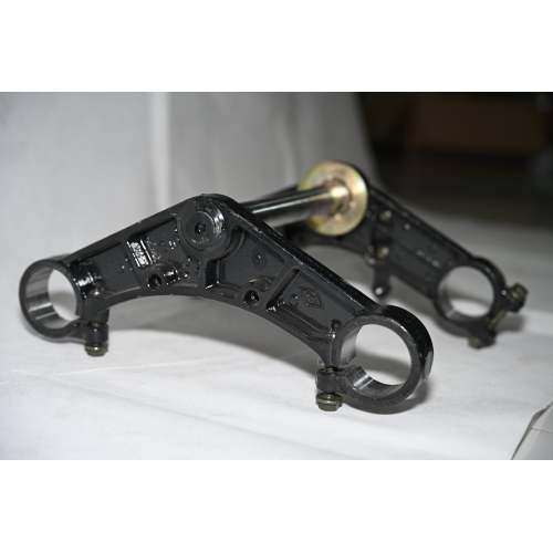 Não compre qualquer braçadeira de garfo dianteiro de triciclo! Solto e propenso a quebrar, é muito perigoso andar.