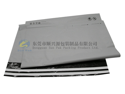 Black Outsour အပြင်ဘက်တွင်အနက်ရောင်အဖျက်စွမ်းအားအိတ်အတွင်း၌ Certifible Recycred Recyclable Express Case Bag