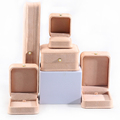 Hanhong Wholesale Custom Luxury Schmuck Verpackungsbox Armband Ohrringe Halskette Perlenverriegelung gelber Samt Ring Juwely Box1