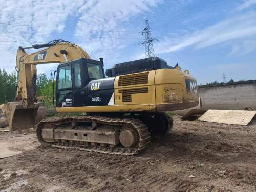 Em canteiros de obras, a Escavadeira Caterpillar 336D2 apresenta calibração confiável e desempenho estável para trabalhos de infraestrutura.