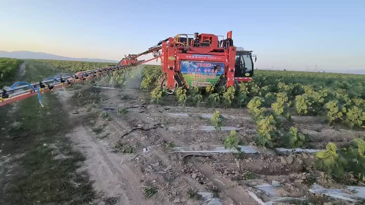 Операция видео самоходного опрыскивателя