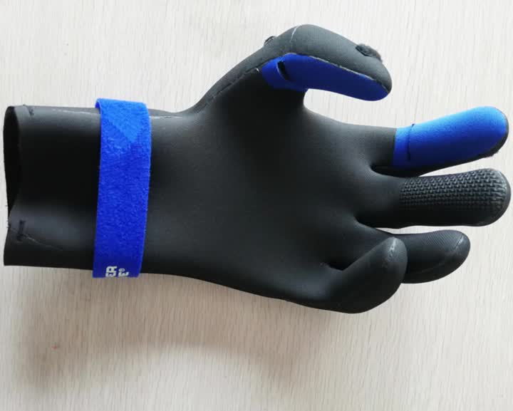 Neoprene gloves