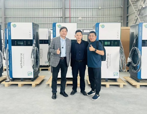 Parceiros vietnamitas visitam a Sennan Electric para inspeção e troca, discutindo nova cooperação estratégica para 2026!