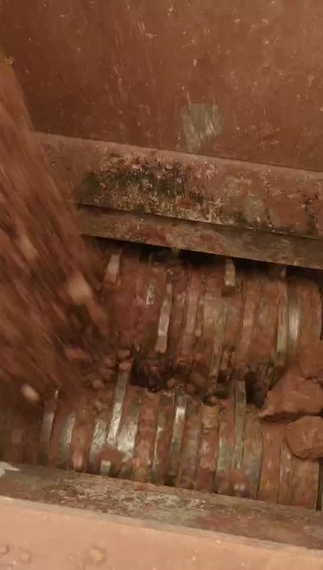 Double tooth roller crusher video