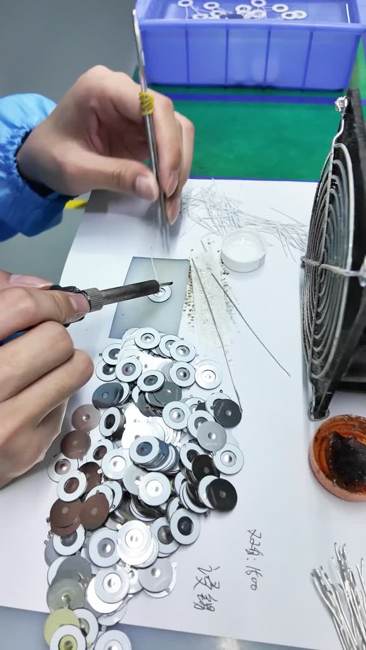 اللحام اليدوي للرقاقة الكهرضغطية