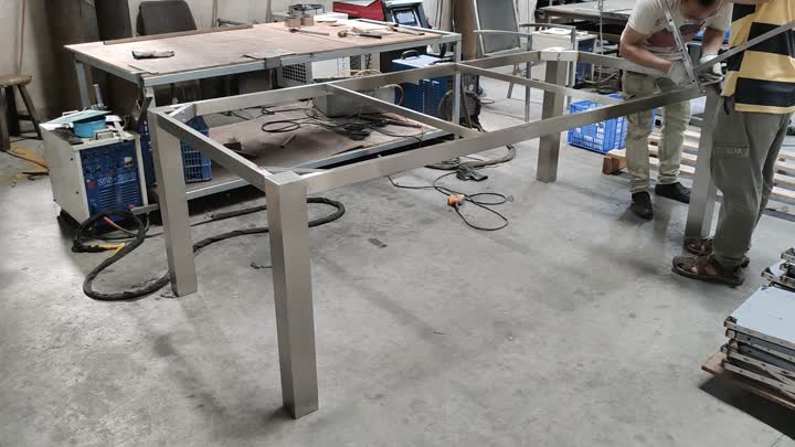 Production de cadre de table en acier inoxydable