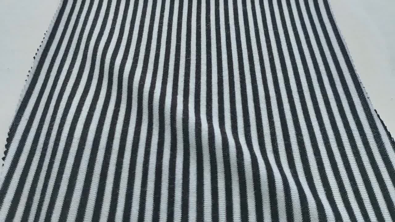 Muestra gratuita China Fabricante Patrón de rayas 100% Tela de punto de jersey simple suelta de poliéster para prenda1