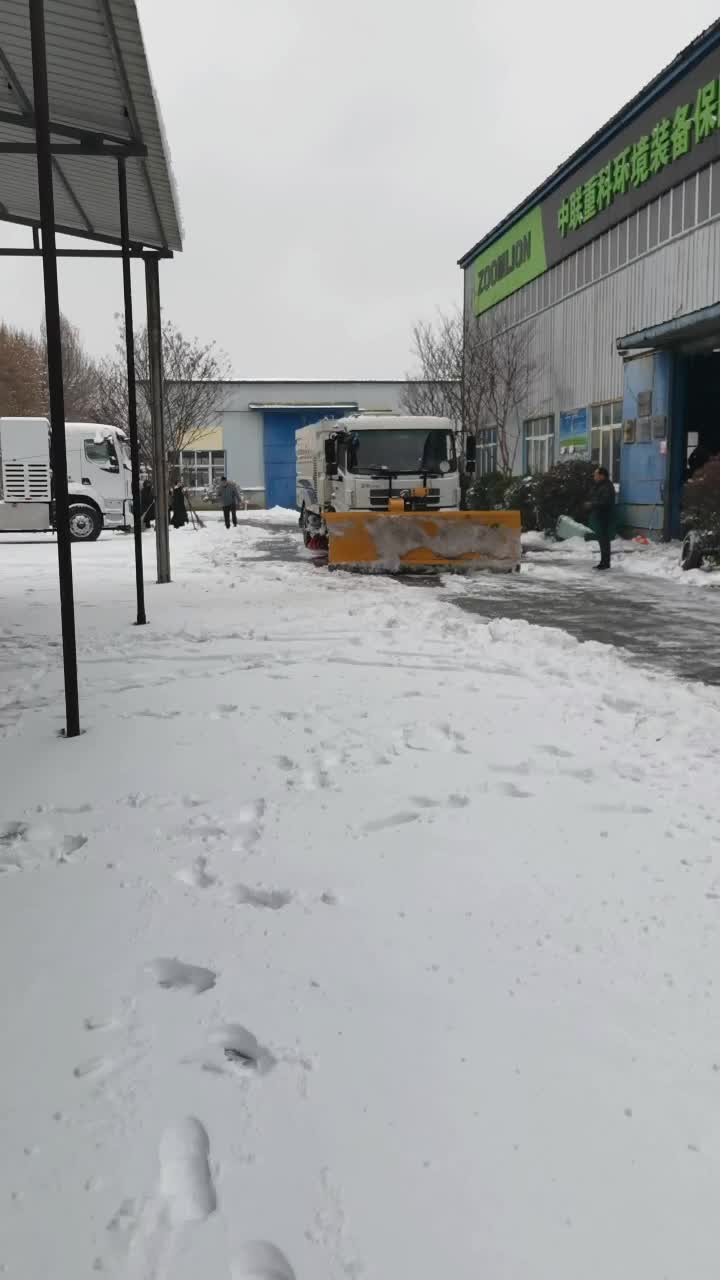 Vehicle-mounted Snow shovel