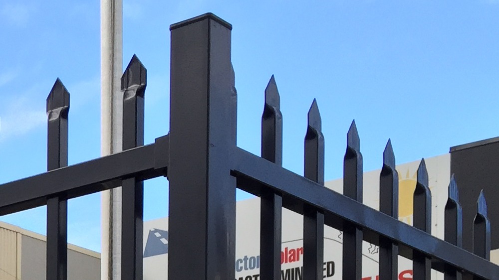 Nouveau design clôture de clôture en fer forgé bon marché Steel Metal Picket Ornemental Fence1