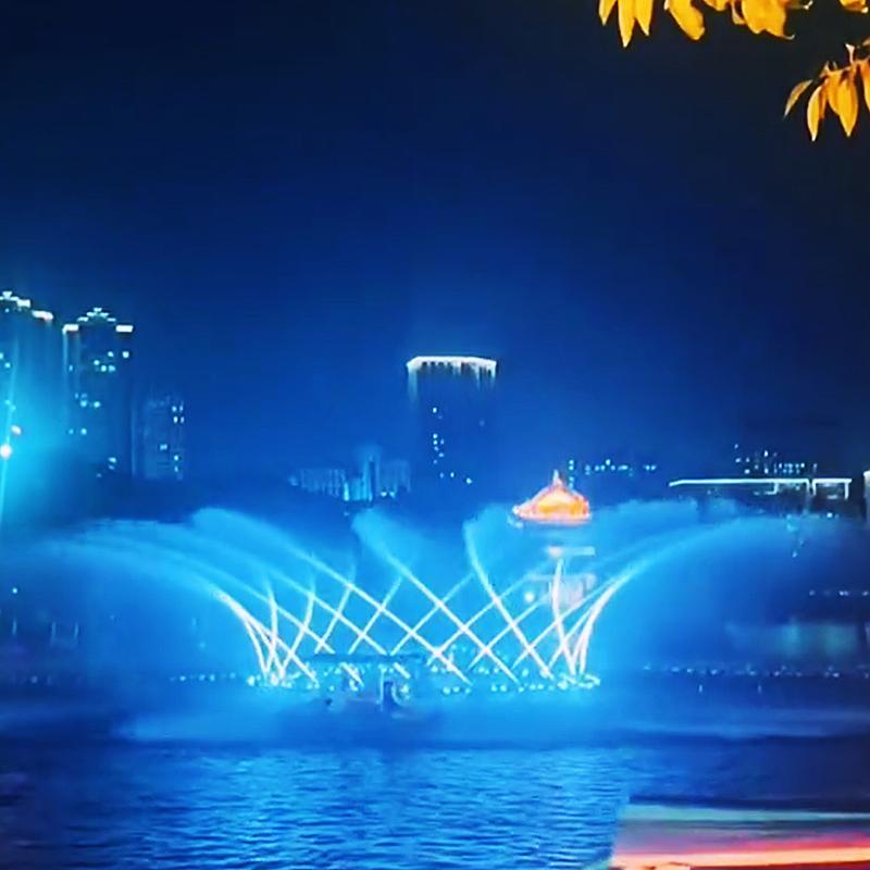 Fontaine d&#39;eau de musique laser à l&#39;extérieur