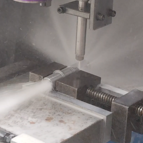 Desbarbado con agua a alta presión ｜ Solución de desbarbado para productos de acero fundido