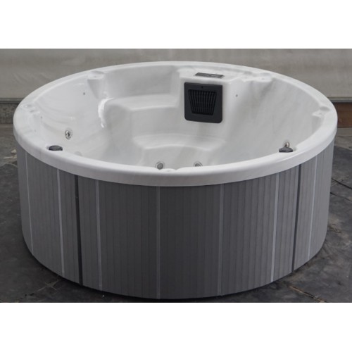 Round Japanese Soaking Tub With Seat