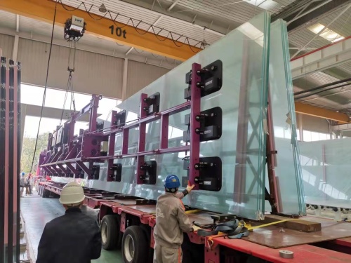Guangdong Cowest biedt klanten opnieuw ultra grote zware glazen lifter en technische ondersteuning.