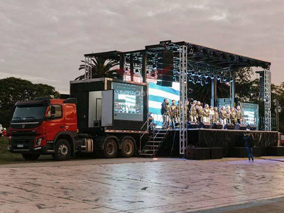 Uruguay Event Company erweitert seinen Betrieb mit der mobilen Bühne SINOSWAN ST130PLUS