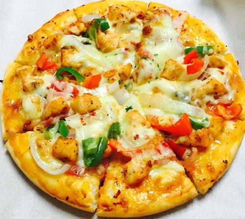 The production method of 8-inch handmade mixed pizza