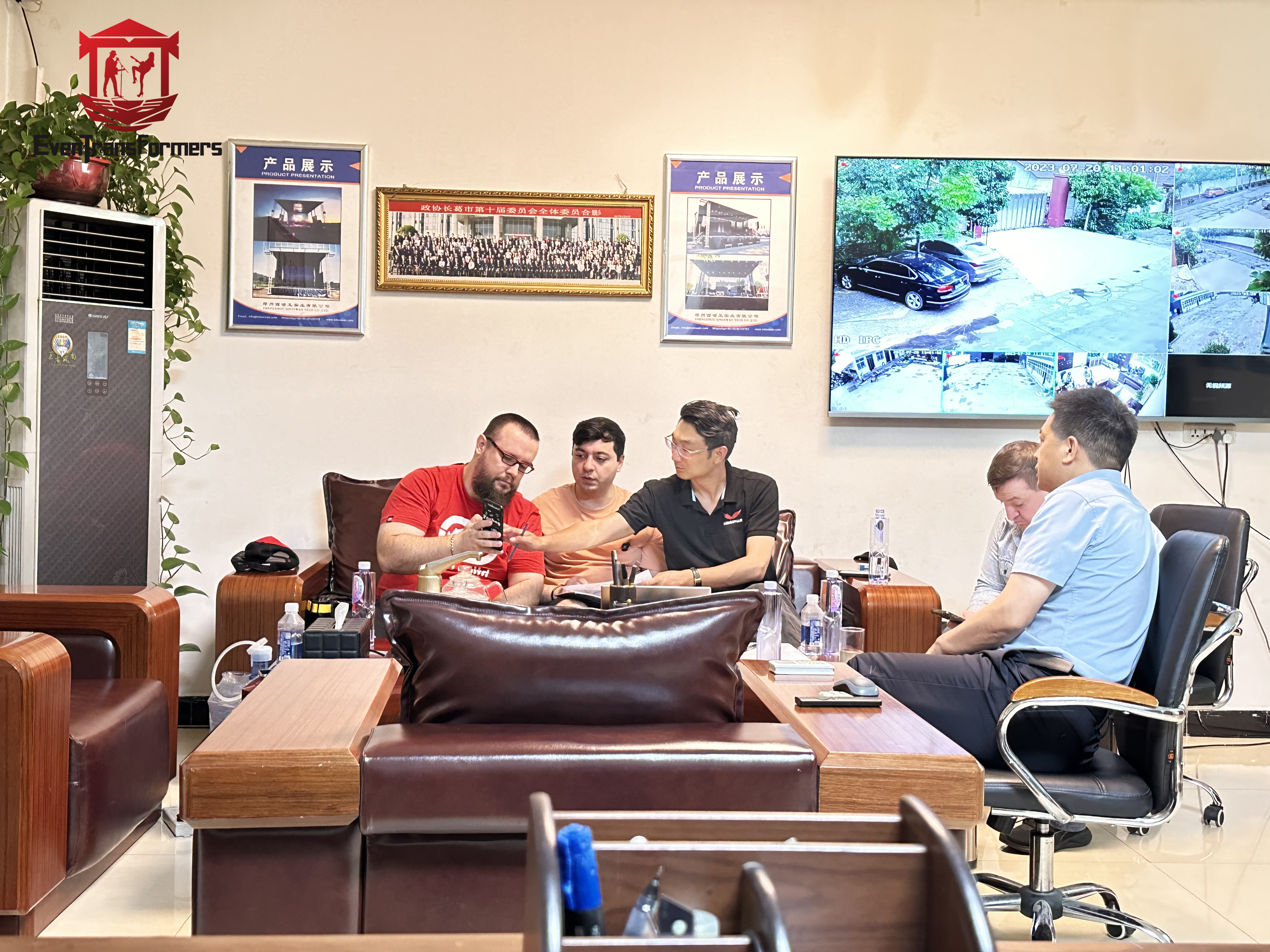 Russian customers come to the factory to visit and purchase, and make their own private plans