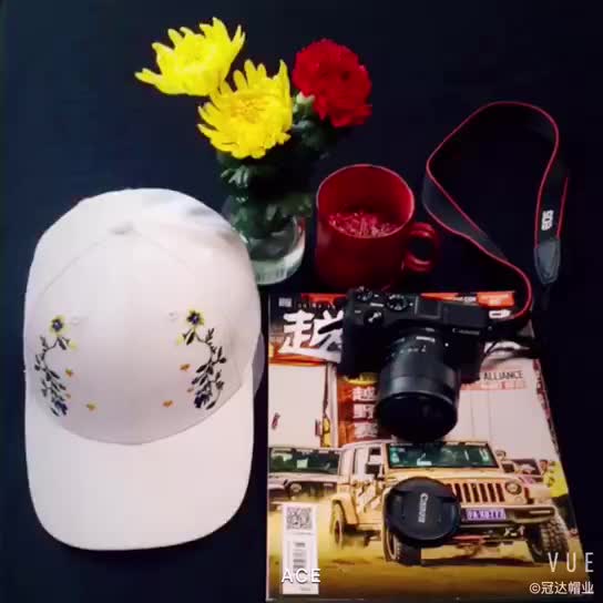 Cappellino da baseball ricamato bianco