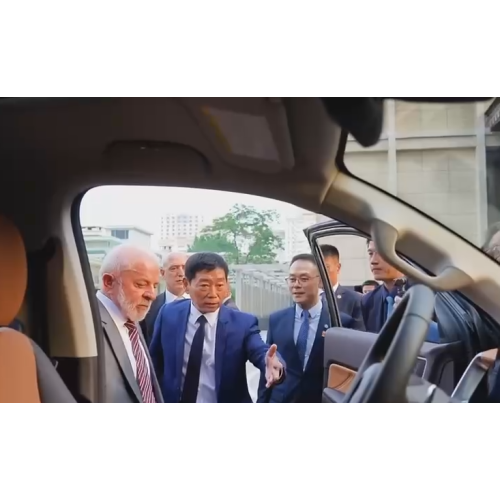 Президент Бразилии знакомится с пикапом GWM HI4T с кузовами EOB, ощущая очарование инноваций