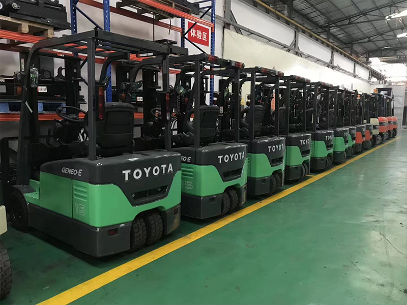 Second-hand forklift warehouse