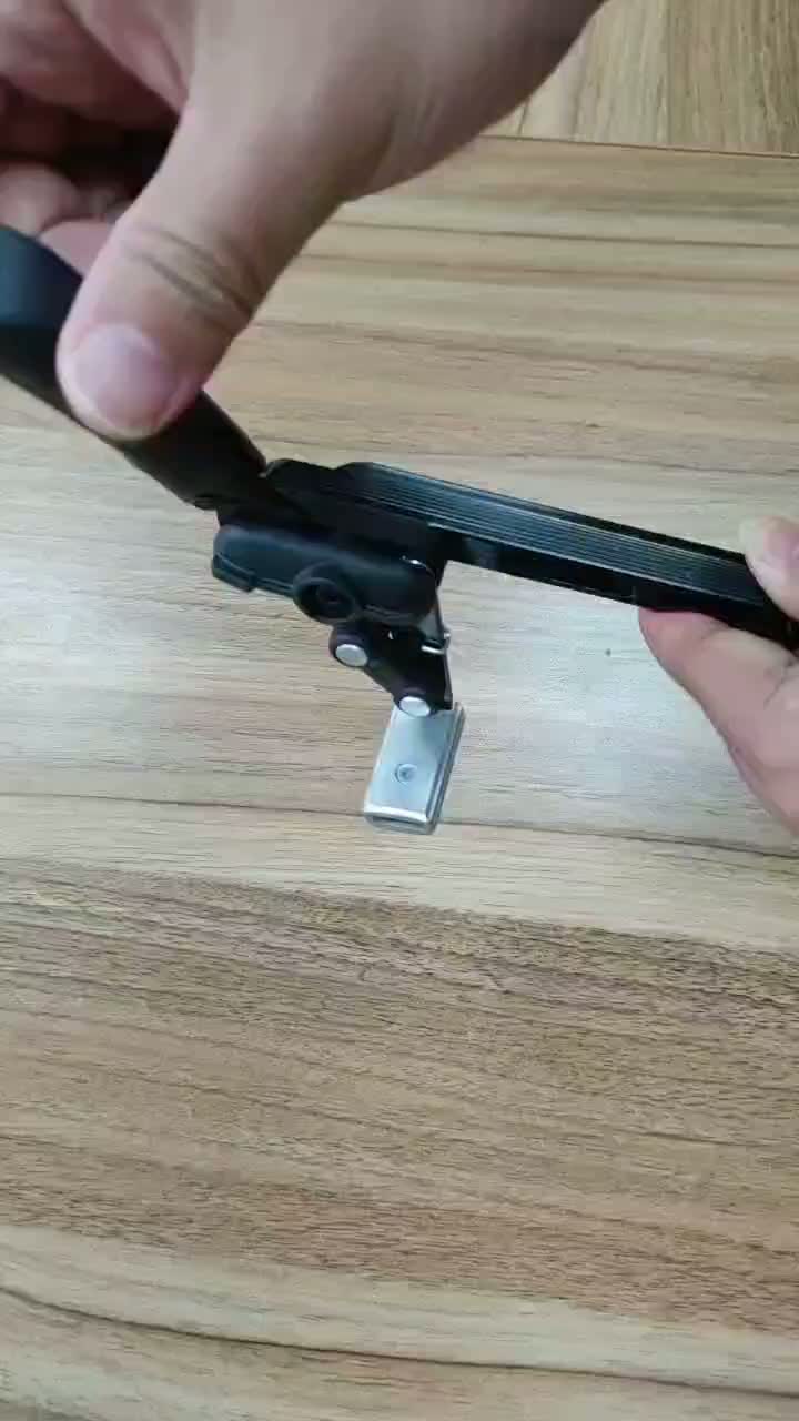 Manuseie o freio dobrável