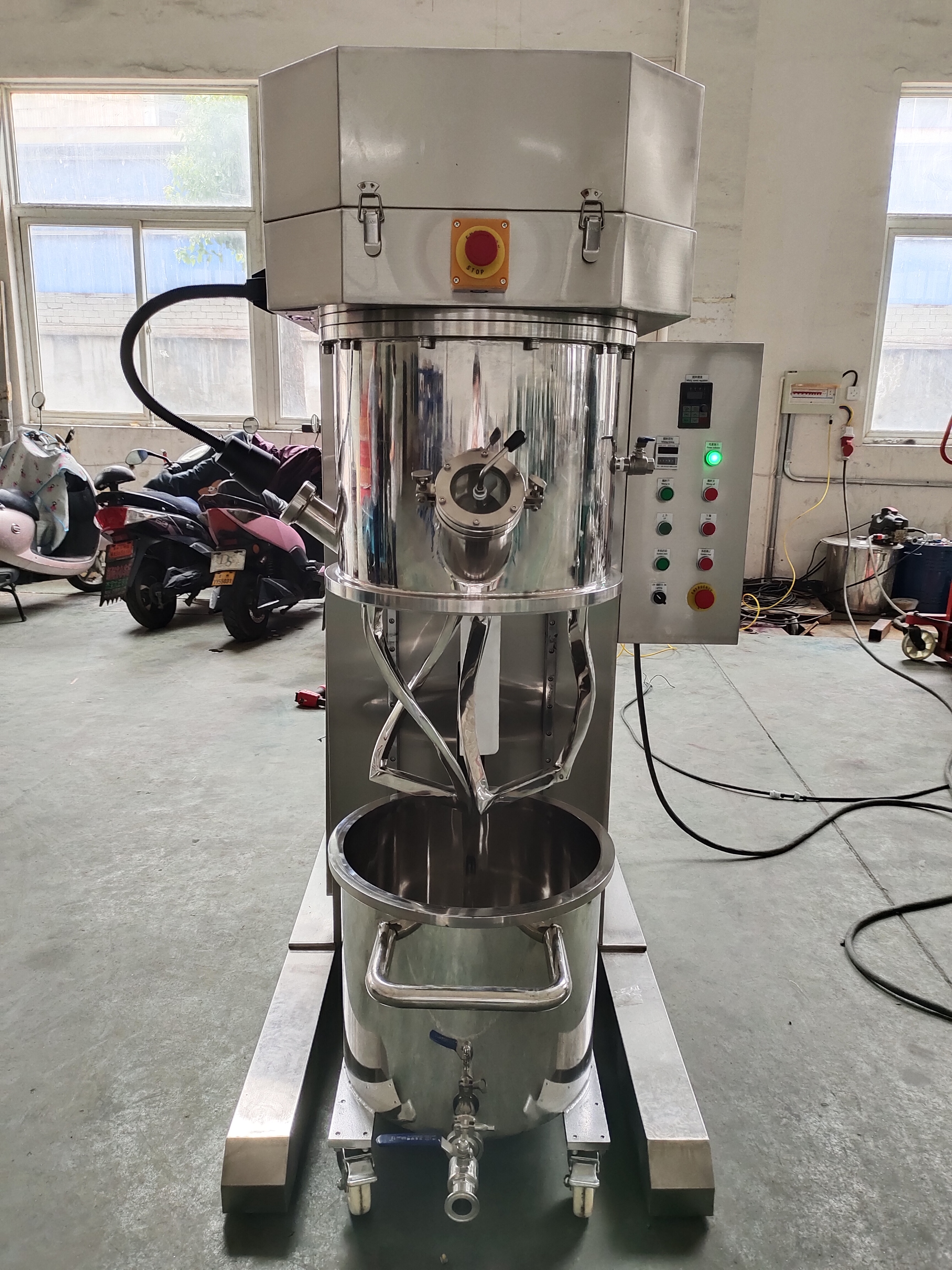 planetary mixer with material
