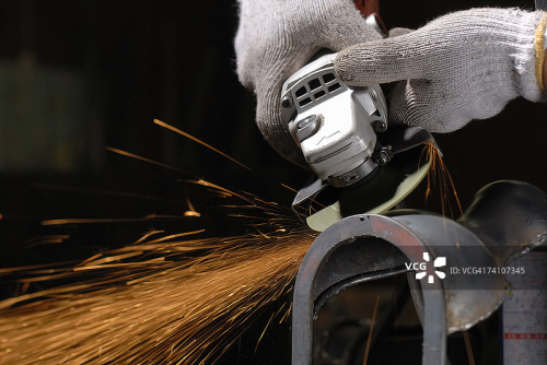 Mejora del acabado de la superficie con disco de colgajo de abrasivos de cerámica