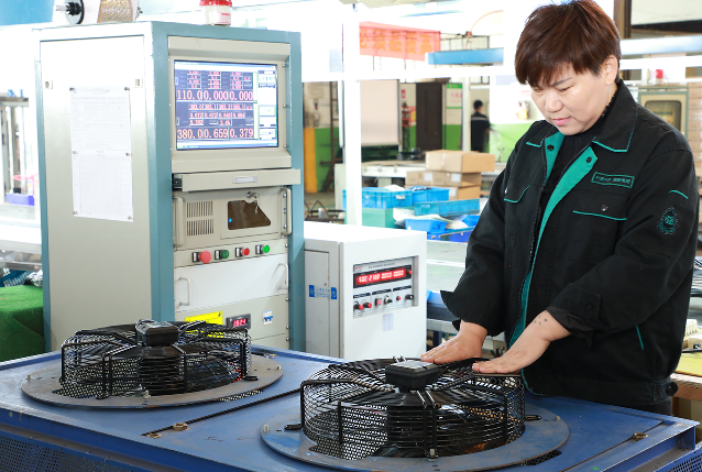 Quality inspection of mesh hood axial flow fan