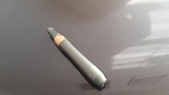 Q3 Внутри батарея дерма ручка