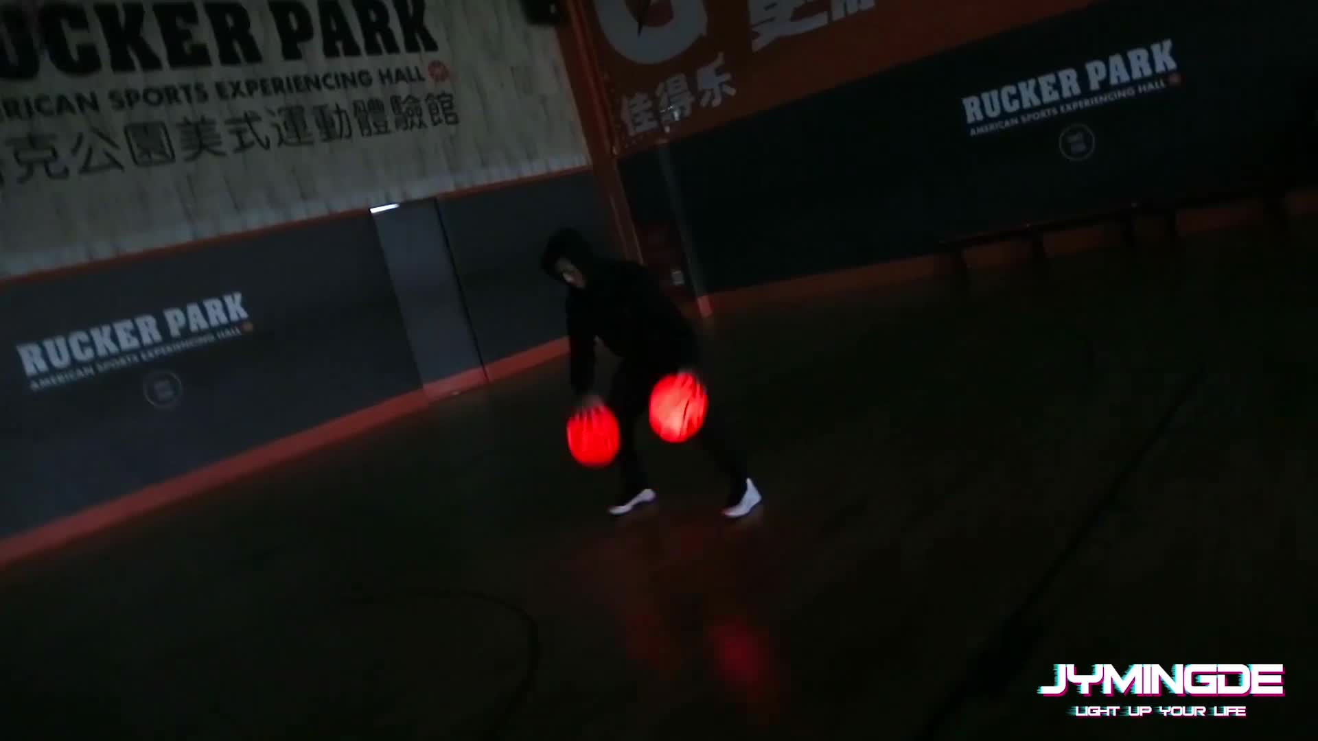 Fashion Glow à chaud dans le basket-ball en caoutchouc foncé1